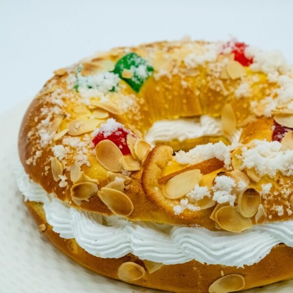 Roscón de reyes relleno de nata - Imagen 2