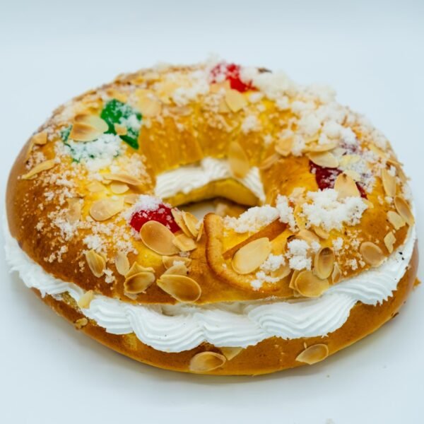 Roscón de reyes relleno de nata
