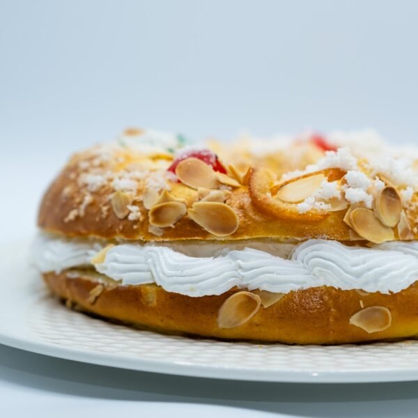 Roscón de reyes relleno de nata - Imagen 3