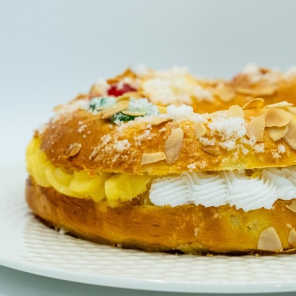Roscón de Reyes relleno mitad nata/crema - Imagen 3