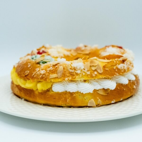 Roscón de Reyes relleno mitad nata/crema - Imagen 2