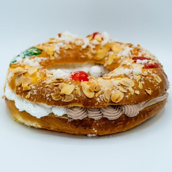 Roscón de Reyes relleno mitad nata/trufa
