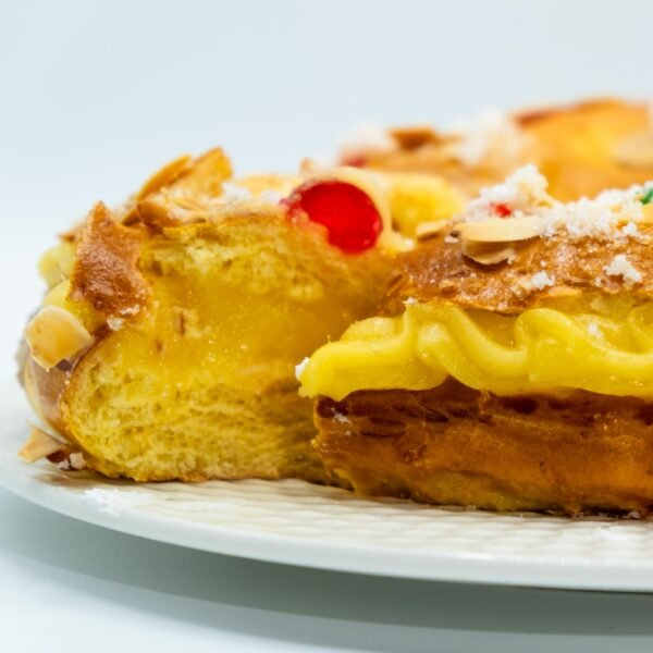 Roscón de Reyes relleno de crema - Imagen 2